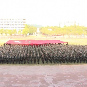 厚植国防意识 郁南县西江中学举行军训结营仪式