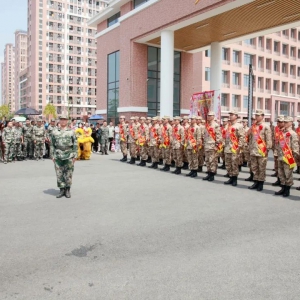 罗定市春季入伍新兵披戎装奔赴军营