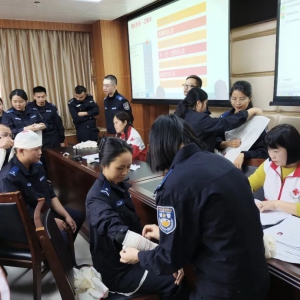 新兴县公安局联合市、县红十字会开展救护员专项培训
