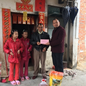 水台镇开展计生困难家庭关怀慰问活动
