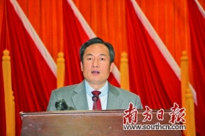 新兴县长梁子财:确保明年与省同步小康