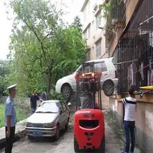 云浮多部门联合清理“僵尸车”