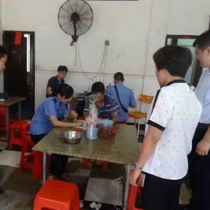 新兴车岗镇查封无证经营餐饮企业4家