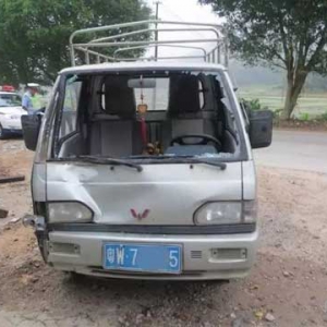 云城腰古镇肇事司机驾车逃逸 电动车驾驶人当场死亡