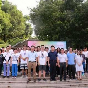 新兴县青年大学生举办环保主题定向越野比赛