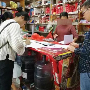 新兴六祖镇食药监所对辖区白酒生产经营单位开展普查建档