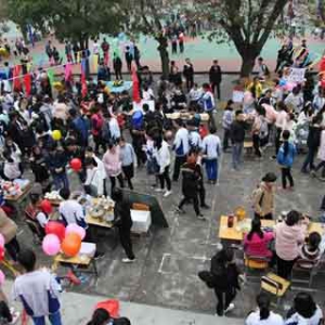 罗定泷州中学举办第五届校园美食文化节 吸引众多师生捧场