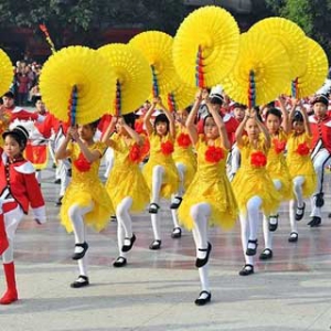 罗定举办第五届中小学生艺术节 全市中小学生代表载歌载舞
