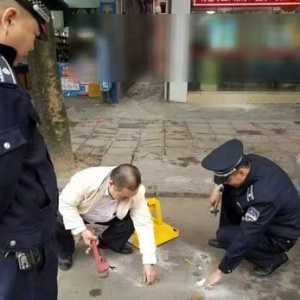 罗定一商铺为占车位竟私自安装车位锁