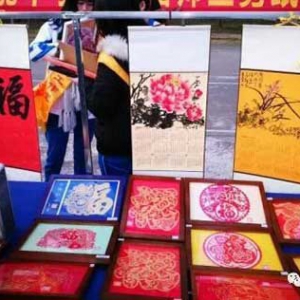 新兴惠能中学举办剪纸书画义卖助学活动