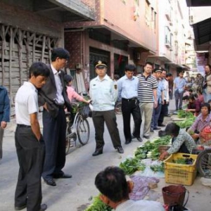 罗定附城街道加强力度整治城区乱摆卖现象