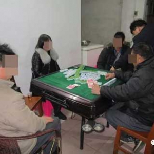 罗定10天内打掉6个聚众赌博窝点 抓获涉赌人员35名