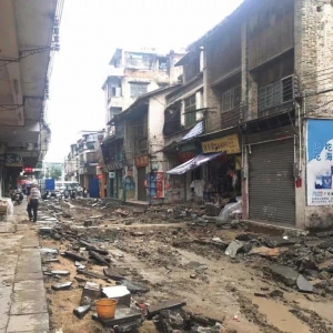 【周知】新兴批发街路段已封路，请各位街坊绕道行驶！
