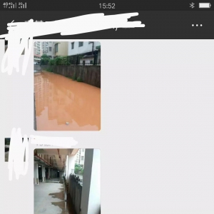 【直击】新兴多处水浸街！街坊笑称“坐船去睇海咯”