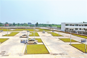 罗定小型汽车全科考试考场建成投用 每天可承接400余名考生考试业务 ...