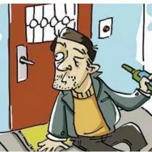 【直击】事发新城某楼房，醉酒认错房门反被抢走1万元