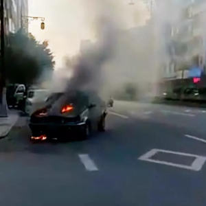 【突发】今日新兴广兴大道有部小车突然起火燃烧，场面几吓人下·· ... ...