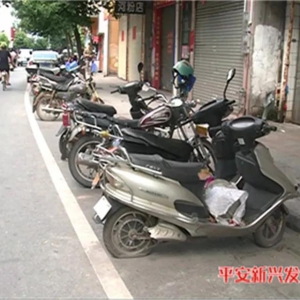 新兴交警城管再出重拳！暂扣违章摩托车7台、三轮车1台