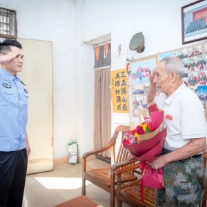 罗定市人民法院青年干警：学习英模精神 汲取榜样力量