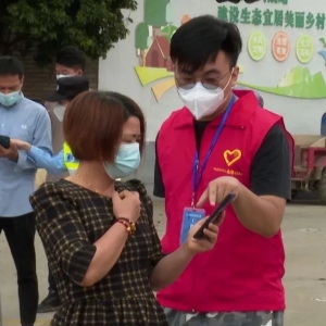 郁南：党员干部助力疫情防控 核酸筛查有速度更有“温度”