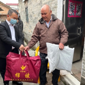 新兴开展“寒冬送温暖”行动，发放1000多件御寒物资！