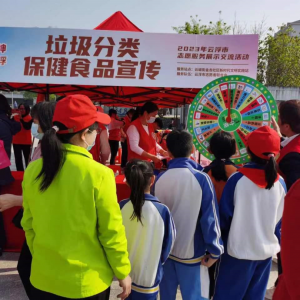 云浮市住房和城乡建设局在蟠龙天湖举办垃圾分类宣传活动