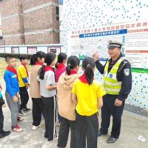 新兴公安交警全方位、多角度开展交通安全宣传活动