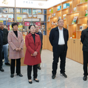 罗定：加强沟通交流 共推高质量发展
