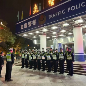 新兴公安交警集中警力开展整治专项行动，重拳整治交通违法 ...