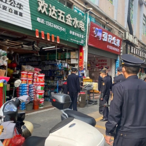 新兴：加强县城农贸市场周边道路交通秩序整治