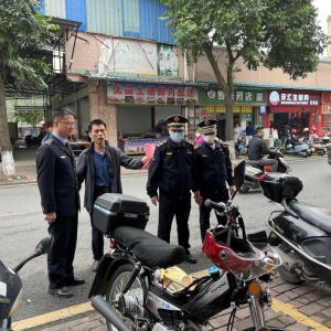 新兴城西市场及周边，占道经营，乱摆乱放？整治！