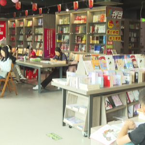 中秋国庆长假：罗定市民畅游“书海”品味书香