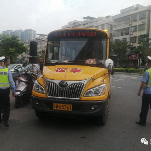 罗定公安交警联合市教育局开展校车安全管理执法检查